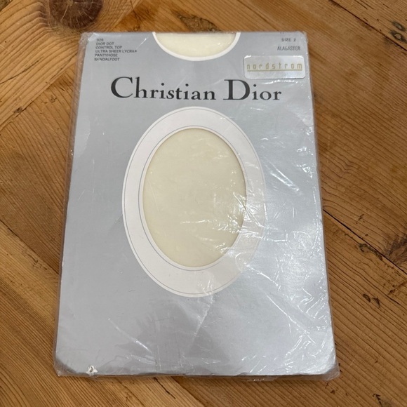 Christian Dior - Picture 1 of 3